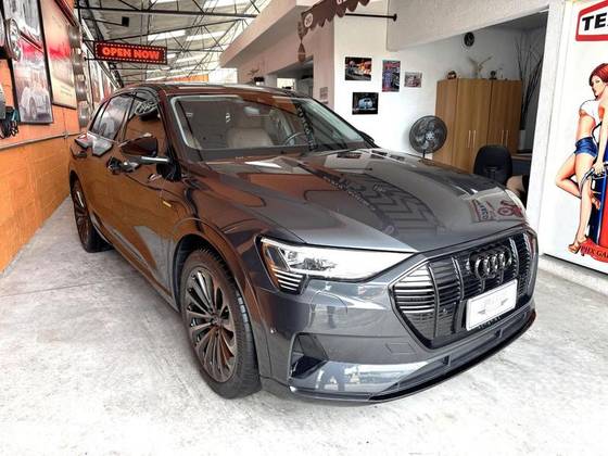 AUDI E-TRON ELÉTRICO PERFORMANCE QUATTRO AUDI E-TRON ELÉTRICO PERFORMANCE QUATTRO